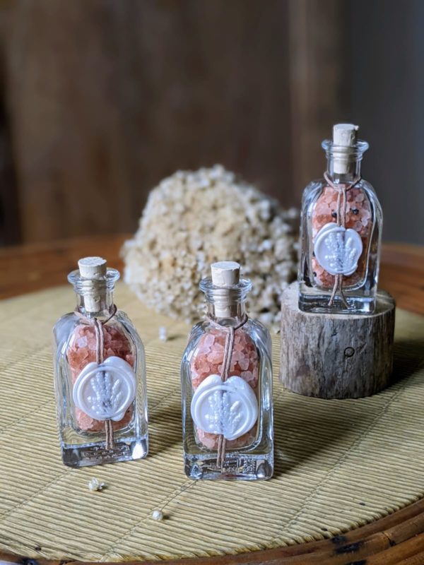 Atelier Chamaison agence évènementiel décoration location mariage Toulouse bouteilles sel rose Himalaya cadeaux